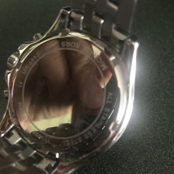 Michael Kors Silver Tone Oversized Stainless Steel Women’s Watch MK5882 - Picture 12 of 14